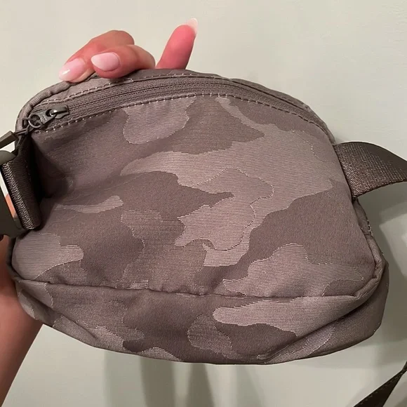 GREY Camo Lululemon Everywhere Belt Bag - Picture 7 of 7
